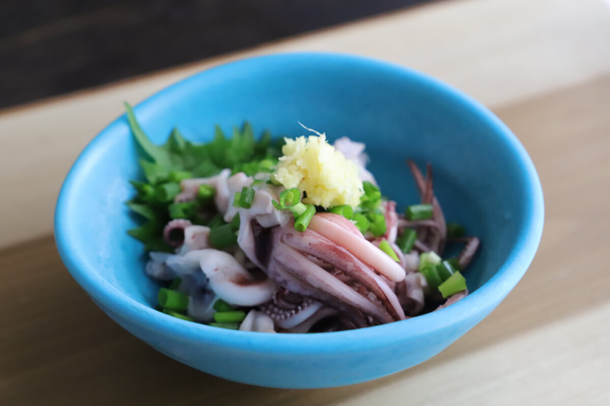 コストコ やわらか焼きいかコストコ商品・やわらか焼きいか 居酒屋で出てきそうなイカのバター焼き🦑簡単な調理で、バターのコクとにんにくの風味がたまらないイカのバター焼きのできあがりです！ 夏はとっても暑いのであまり出歩きません💦おうちで居酒屋風ご飯