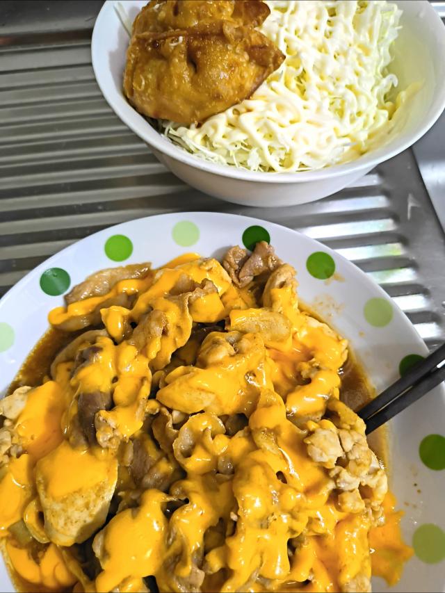 お弁当に是非入れて！」カットキャベツと混ぜて焼くだけ 豚こまチーズ焼き 簡単10分 おつまみレシピ 低空飛行キッチン- エキスパート -Yahoo!ニュース