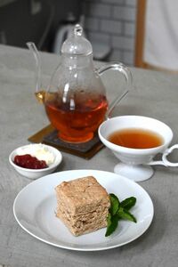 2025.9.24週の真ん中水曜日プレイバック・パート4本日は 村岡総本舗の、カシューナッツ羊羹🥜🍵 羊羹の甘さに カシューナッツの香ばしさが引き立つ一品！日本茶だけでなくお酒やコーヒーにも合います☕️toi3RKBラジオナッツ羊羹村岡総本舗