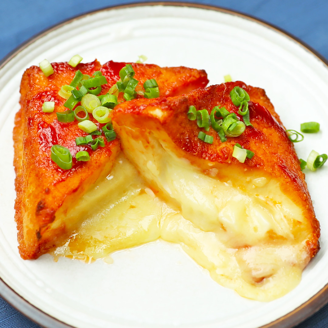 優勝レシピ カリカリ厚揚げの甘辛しそチーズができました🍳 カリカリに焼いた厚揚げを 甘辛だれで味付けしましたよ～🍻節約だけど、、美味しさはメイン級🫶 チーズのまろやかさと しその爽やかな香りが絶妙な組み合わせで、、 食べても食べてもずっと お腹が鳴ってい