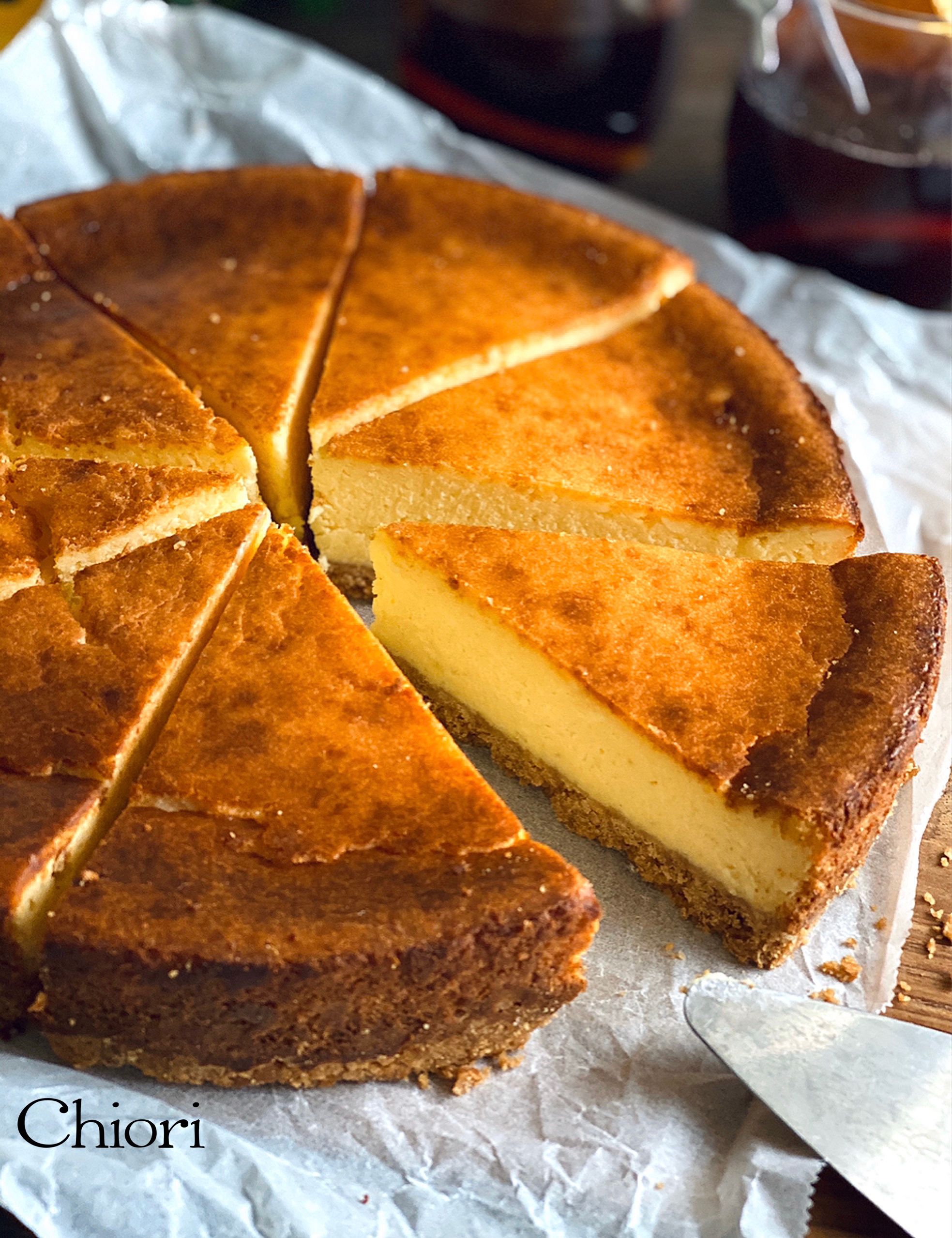桜のグラスショートケーキと桜のベイクドチーズケーキの盛り合わせ🌸 数種類のデザートをご注文の際、１つのプレートへの盛り付けご希望の場合は、遠慮なくスタッフにお申し付けくださいね◡̈♡