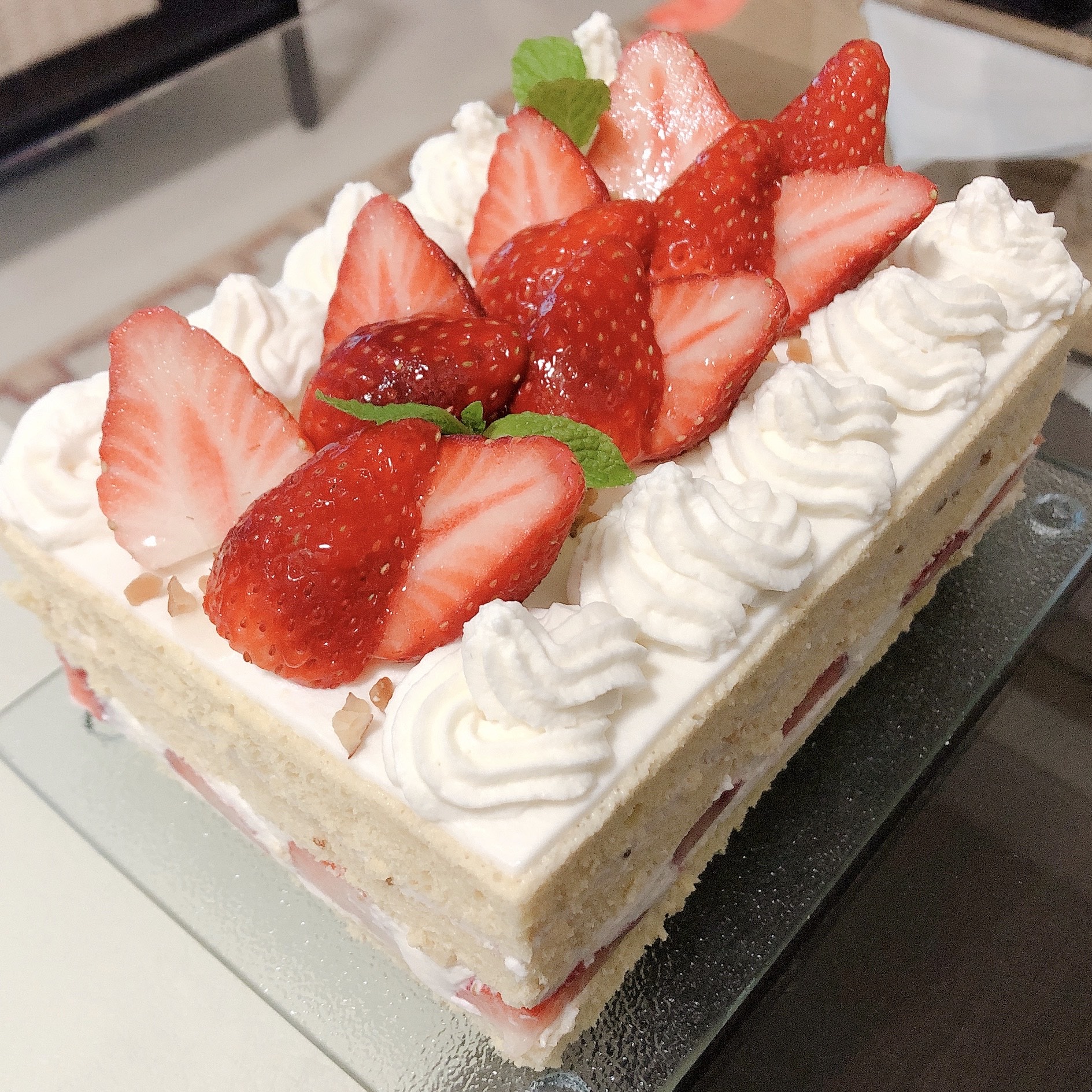 いちごのスクエアショートケーキStrawberry Square short cake made with 1 egg