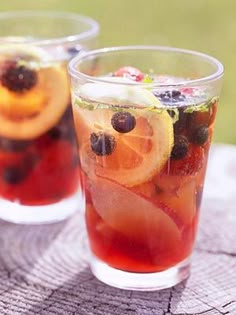 混ぜると色が変わるよ！モス新製品『ラベンダーレモネード』をまぜる様子