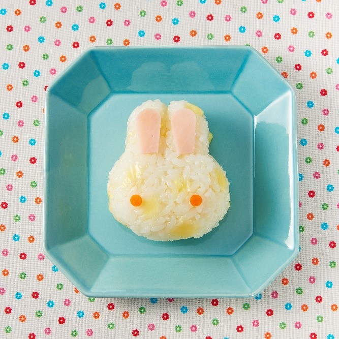 キャラおにぎりの詰め方の工夫～うさぎちゃんおにぎり弁当～