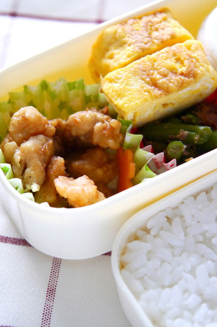 1本丸ごと詰めちゃおう♪「ねぎとマヨネーズの卵焼き」のお弁当 - 朝時間.jp