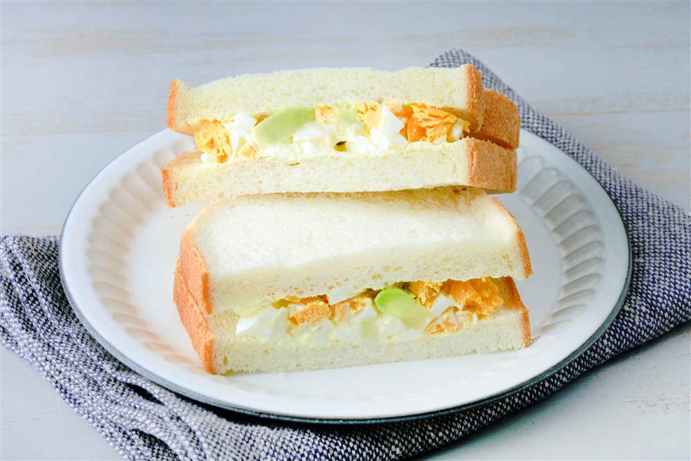 とろ〜り♪美味しい♡アボカドエッグトースト