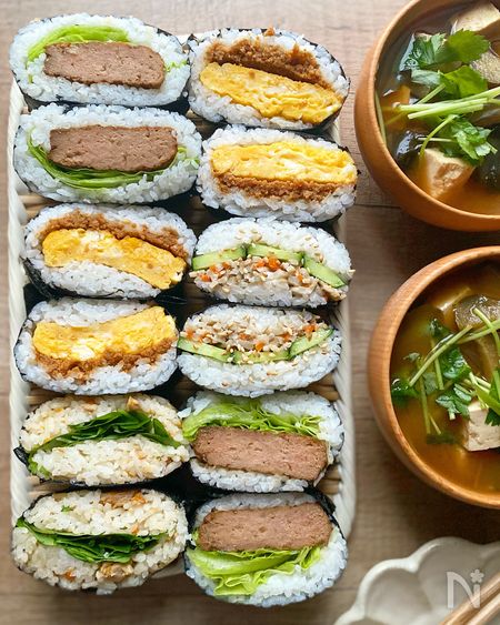 具材は魅せる時代に！弁当を彩る「 パッカンおにぎり」の作り方 - macaroni