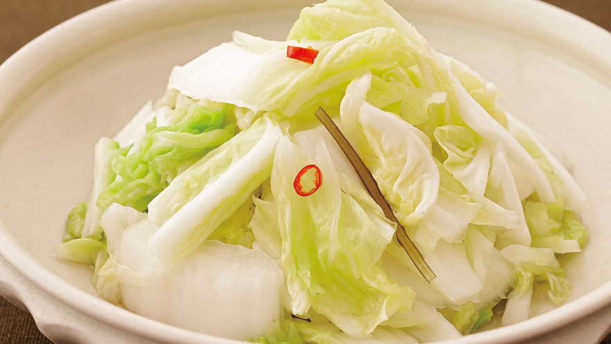 料理研究家ゆかり “簡単やみつき”『白菜漬け』の作り方が話題！超シンプルな”切って漬けるだけ”の時短レシピに主婦から絶賛の声「お店でで買った漬物 みたい」「手早く作るのがいいですね」