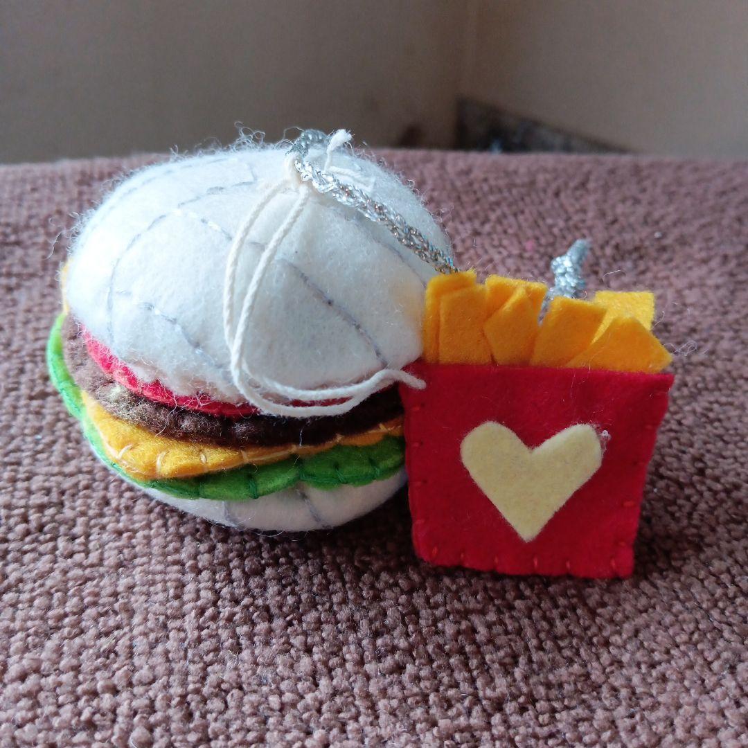 オーダーページ▪️ハンドメイド・ハンバーガーお守り・部活お守り・フェルト