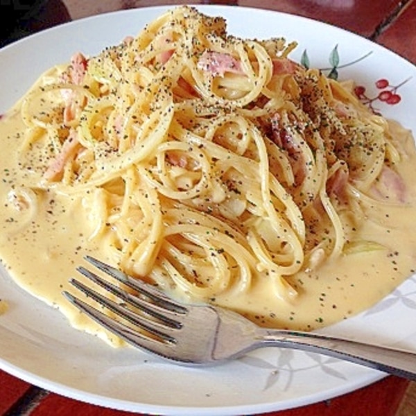 漢の創作料理倶楽部 カラヒク麺で簡単カルボナーラ 編みっきーを