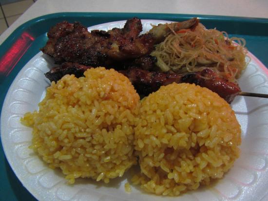 チャモロ料理 - グアム、マイクロネシアモール フィエスタコートの写真 - トリップアドバイザ