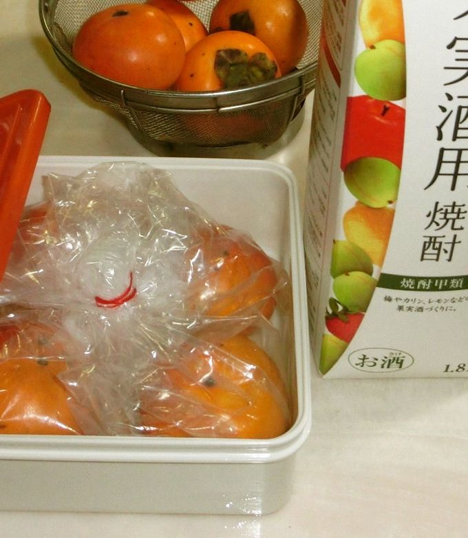 故郷から届いた美味しい”さわし柿”～焼酎で渋抜きした新潟・秋の味生活で使えるフィールドノート