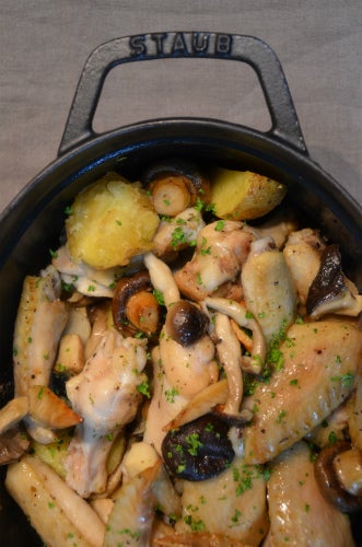 ストウブで「鶏手羽ときのことじゃがいものオーブン焼き」ハウススパイスモニタージュンジュンの「おいしいモン」