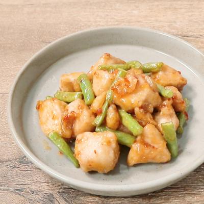 ジューシー 鶏のスイートチリマヨソースの唐揚げ