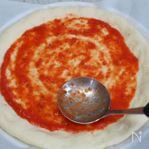 さっくりパリパリ！クリスピーなピザ生地の作り方とポイント