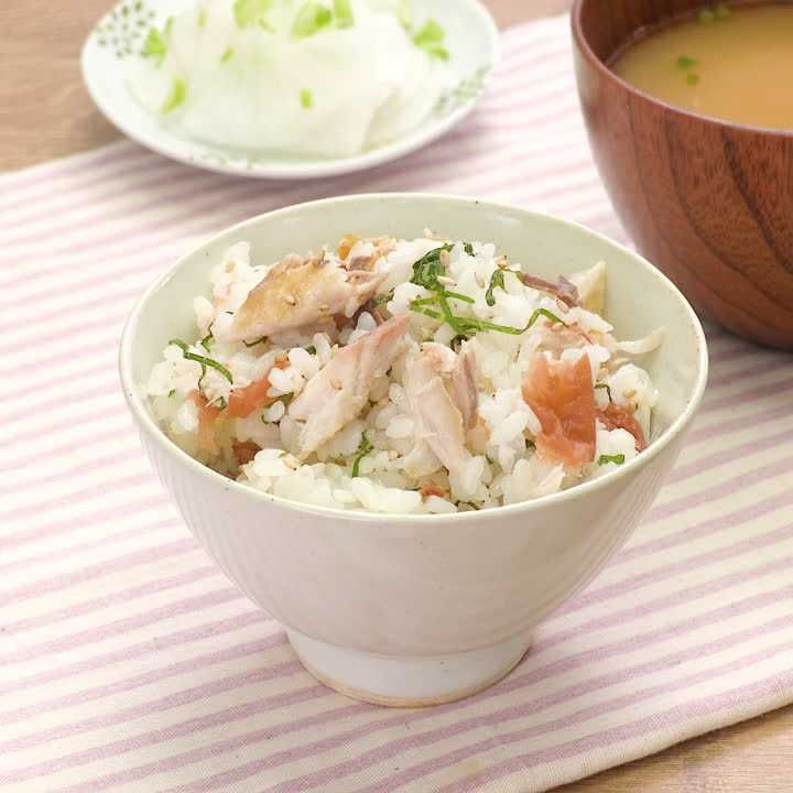 旨味たっぷり！ 焼きサバと梅の混ぜごはん