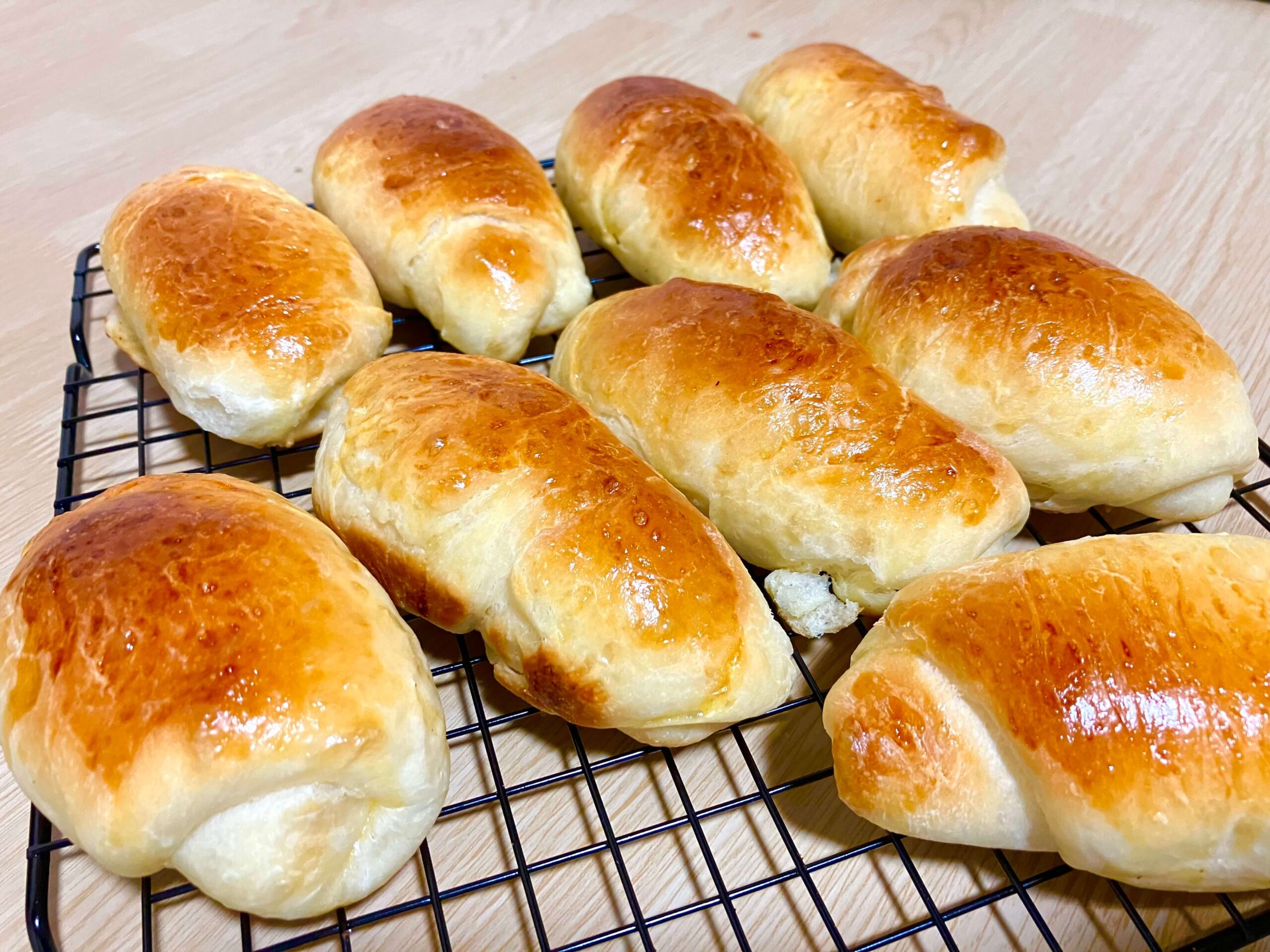 手ごねで基本のバターロール