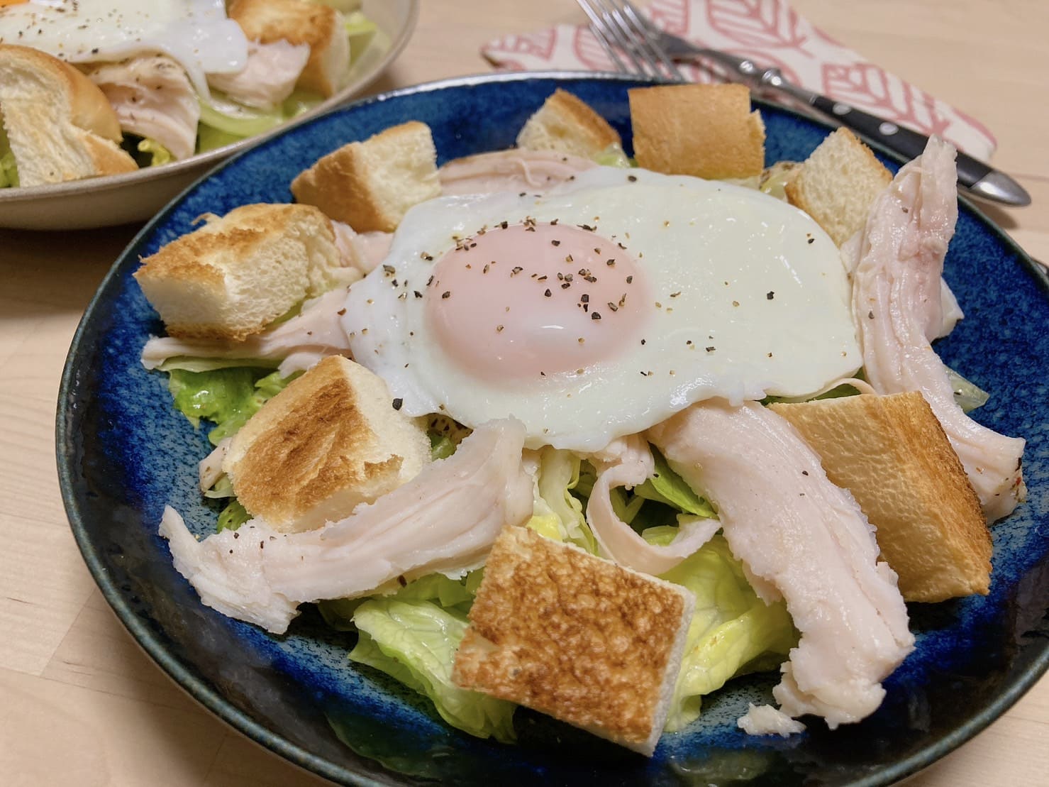 サラダチキンとアボカドの具だくさんサラダ