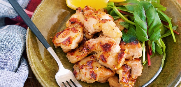 揉むだけ簡単！鶏もも肉の塩焼き ジューシーでやみつきになる美味しさ 副菜