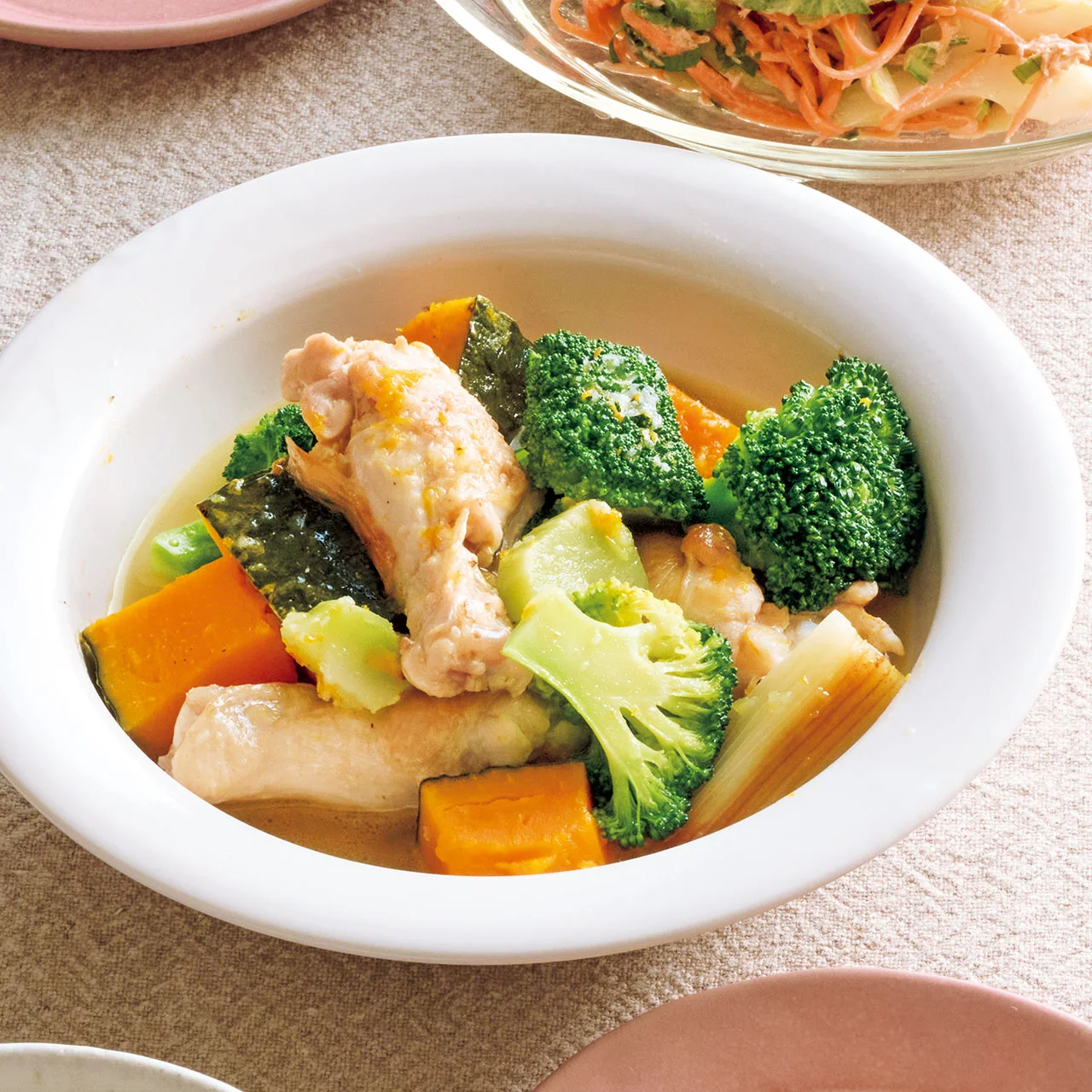 夜ご飯 📝 献立 ＊手羽先の塩焼き ＊余り野菜のお味噌汁 ＊ポテトサラダ ＊ピーマンちくわの金平 ＊🍇 手羽先と🍺、永遠に食べられる組み合わせ🤤🤤今日もおつかれさまでした♡おうちごはんouchigohan夕飯夜ごはん夜ご飯dinnerfoodstgramfoodphot