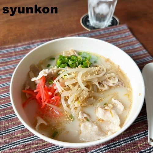 濃厚とんこつ豚無双「濃厚無双ラーメン海苔トッピング」。濃厚ドロッドロでヤミツキの旨さ！ - メシペロ.com