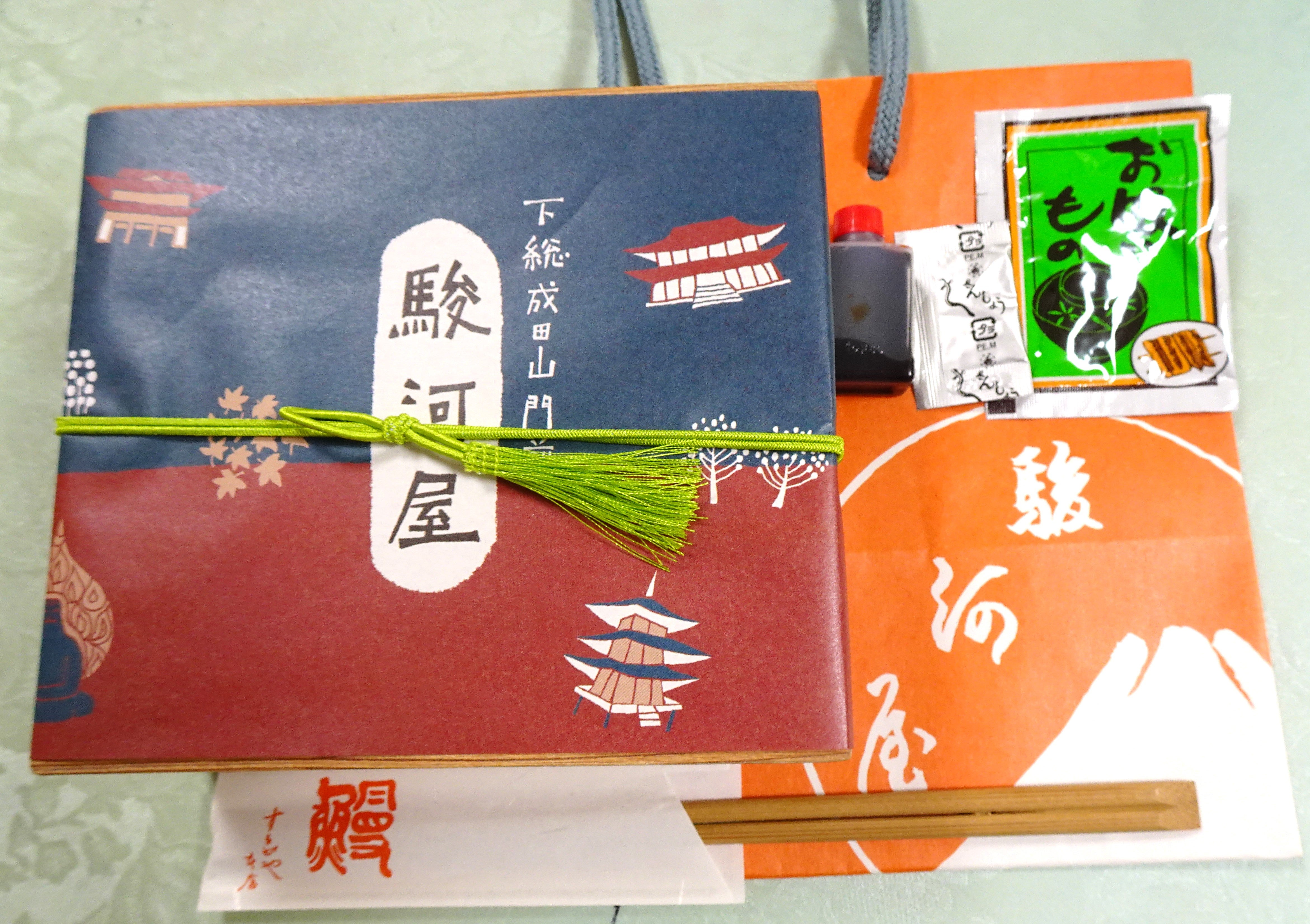 今週頭に千葉県成田の『駿河屋』で「特選うな重」を頂きました。 国産うなぎは細いので２尾のってるとのことでした。 美味しかったです。 初投稿です。宜しくお願いしますFacebook