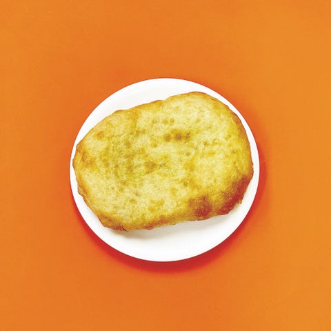 ロデヴサンド・バゲットサンド もっちり多加水のロデヴ、 おすすめのバゲット、 2種類のパンで作るハード系のサンドです クリームチーズ、自家製セミドライトマトのオイル漬け、 ベーコン、ルッコラ 挟むパンが 時間帯や曜日で変わります トーストすると カリッと感が