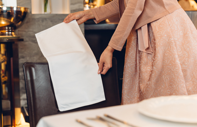 フランス料理のテーブルマナー 食事編│ヒトサラウェディング