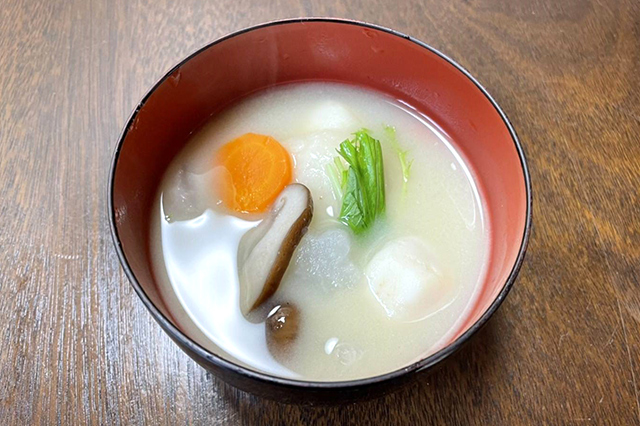 関西のお雑煮は白かった！ほんのり甘くて美味しい 白味噌を使ったお雑煮の作り方♪ゆいぶろぐ