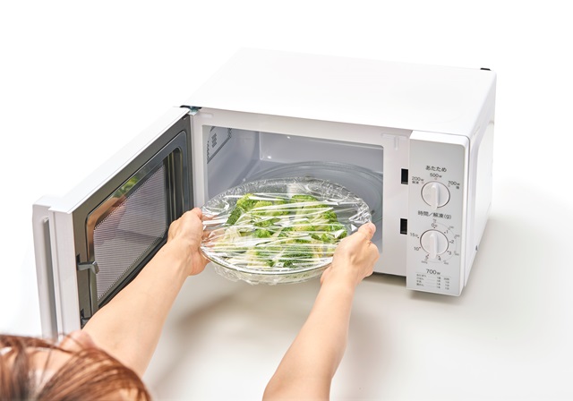 鮭とブロッコリーのマスタードマヨ炒め