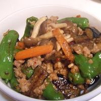 簡単！豚こま肉とししとうの赤味噌炒め♫