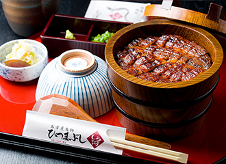 🍚 こんばんは❕しら河浄心本店です❕ 🔖しら河浄心本店限定メニュー ・中詰め特上うな丼 4,700円 うなぎ1尾丸々のどんぶりだよ！・中詰め特上うな重 6,000円 うなぎ1尾以上のお重だよ！ 贅沢したい時にいかがですか？💭💕 是非ご来店お待ちしてます