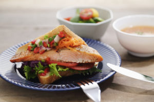 4月限定サンド：神の海老カプレーゼサンド＆カリッとスパイス香るフィッシュサンド - ハチカフェ