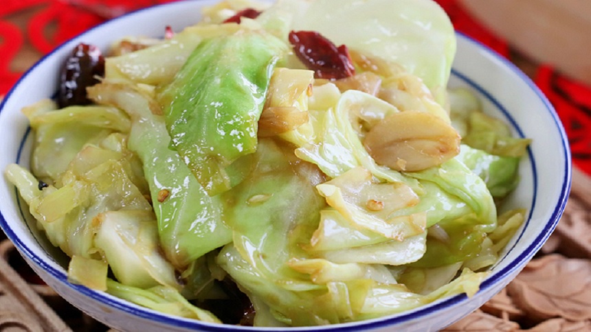 💯用普通的食材做出最纯粹诱人的味道，干香爽脆的素炒卷心菜手撕包菜How To Make Delicious Stir-fried CabbageWith Simple Ingredients