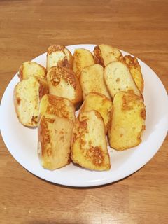 まごわやさしいMyレシピ🍞豆乳で作るフレンチトースト🍞 コストコのディナーロール 食パン クロワッサン 多めに買い 朝ごはん用に フレンチトーストに 月2回くらい登場します 前日から漬けて 朝は焼くだけ 今日の朝ごはんはどうしようと 悩まなくて済むので楽チンです