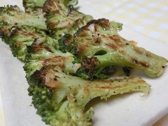 蒸し焼きだから旨味がギュッと フライパンでパパっと簡単！！蒸し焼きブロッコリーのだし醤油の作り方 :作り置きおかずレシピとお弁当〜心と身体にやさしい料理を〜「鈴木美鈴オフィシャルブログ」 Powered by ライブドアブログ