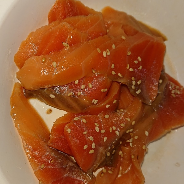 お手軽おつまみサーモンの塩ごま油和え
