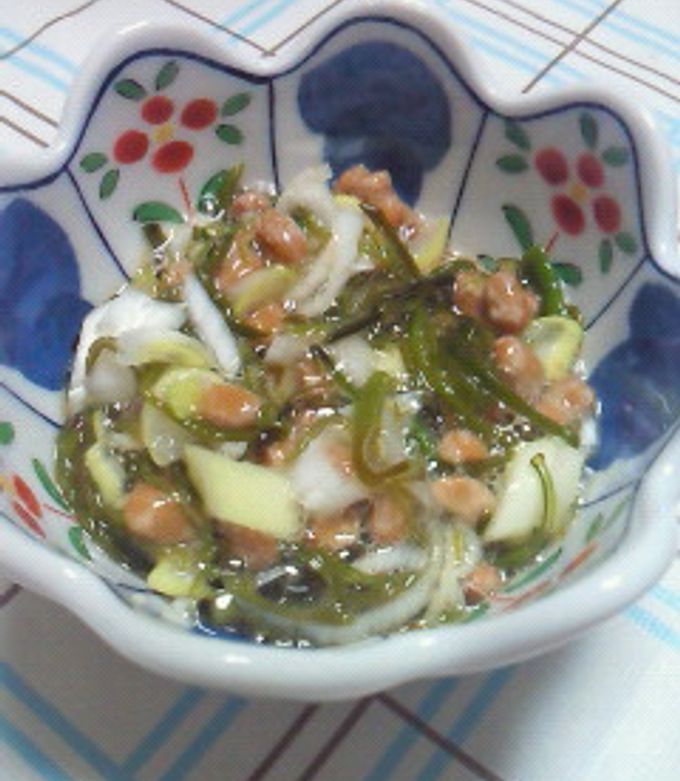 めかぶとトマトのめんつゆ酢和え