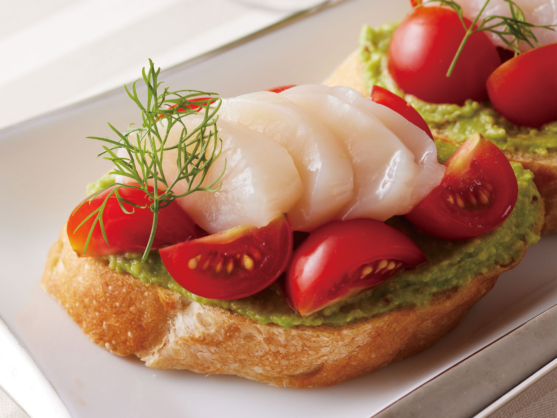 まぜて詰めるだけのお手軽おつまみ『アボカドサーモンのスタッフドバゲット』