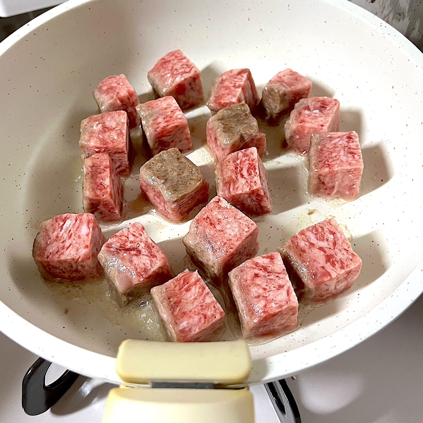 冷凍ステーキ肉を美味しく焼くには？そのまま、すぐ焼くのが正解！HugKum はぐくむ