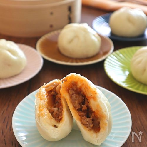 夏休みにつくってみたい💙, キリ×ナンのピザ🍕, ナンにキリを塗って, 好きな具をトッピングしたら簡単ピザの完成✨, 見た目が華やかだからおもてなし料理 にもおすすめ💐,Kiriキリ夏休み夏休みごはん手作りピザ