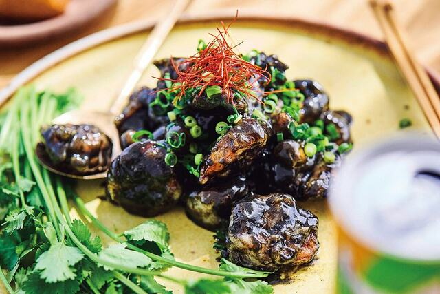 インパクト大な見た目にびっくり！東京都内の「真っ黒グルメ」9選RETRIP リトリップ