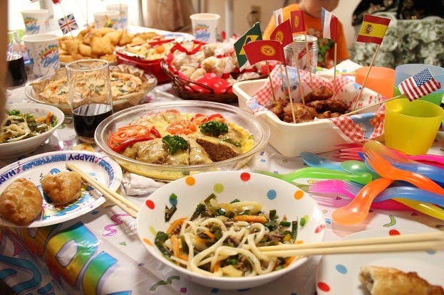 持ち寄りパーティーに最適レシピ25選！誰の負担にもならないがポイント - macaroni