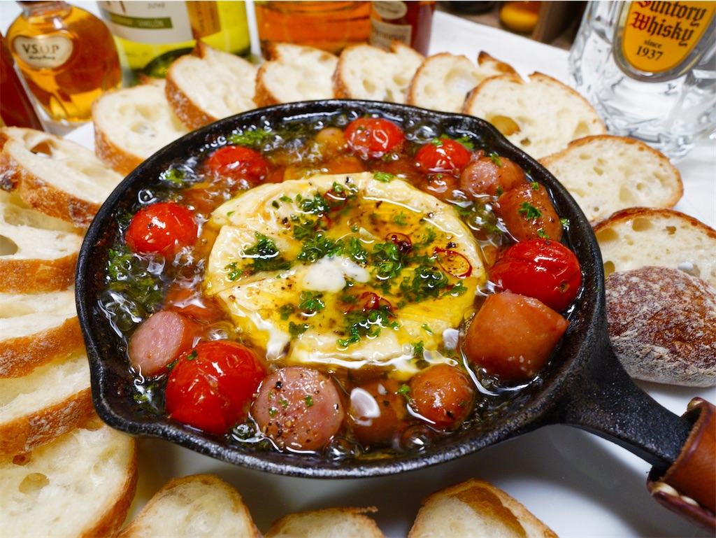 えびとカマンベールチーズのアヒージョ