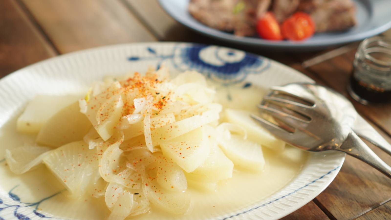 玉ねぎと豚肉のガーリック黒こしょう炒めレシピ