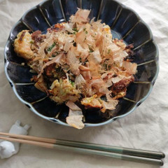 ☁️2021.05.08﻿ お義父さんから譲り受けたホットプレートがまたもや大活躍✨﻿ ﻿ 今日は、 手作り小籠包 ﻿ ﻿夫こだわりで、皮も小麦粉から手作り💪﻿ 本当は蒸したかったけど、蒸し器がないのでホットプレートで焼き小龍包🥟﻿ ﻿ 小籠包って、餃子よりも包み方が複雑で