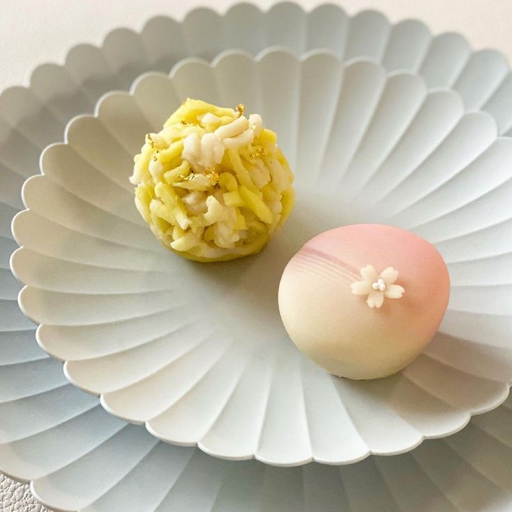 苺の上生和菓子🍓 pic2 🍓春日和 ねり切り pic3 🍓いちごの花 求肥.白あん.ねり切り pic4 🍓いちごちゃん ねり切り 季節の 和菓子をお楽しみ下さいませ👩‍🍳 是非、期間内にご利用頂けたらと思います💞季節の和菓子 🍓 いちごの花 春日和