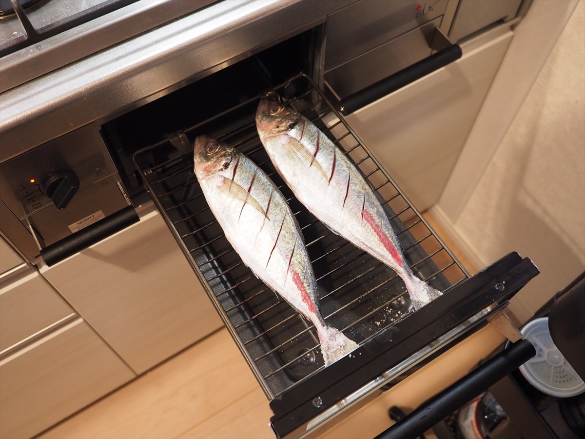 フライパンで美味しくパリッと焼き上げる 鮎の塩焼きレシピしまんトロッコガイド☆地元のおばちゃんブログ