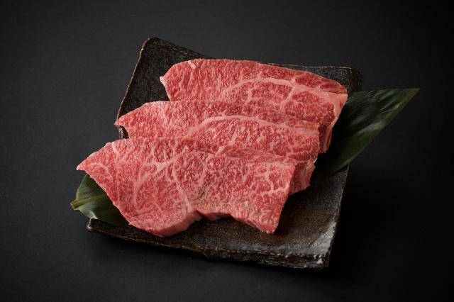 楽天市場福島牛 トモサンカク 100g A5ランク家庭用 おうち焼肉におすすめ焼肉セットおうちごはん福島牛 黒毛和牛 焼肉 BBQトモサンカク A5ランク : 東北ブランド牛高級肉問屋上杉