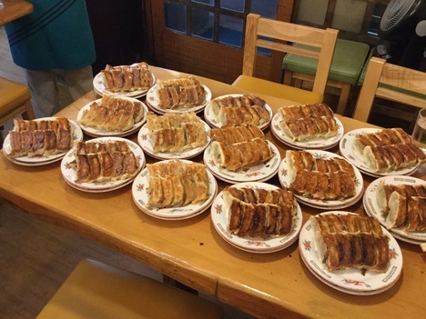 東京都新宿区 100個餃子チャレンジ！！〜博多劇場西新宿店さん〜デカ盛りんぐ